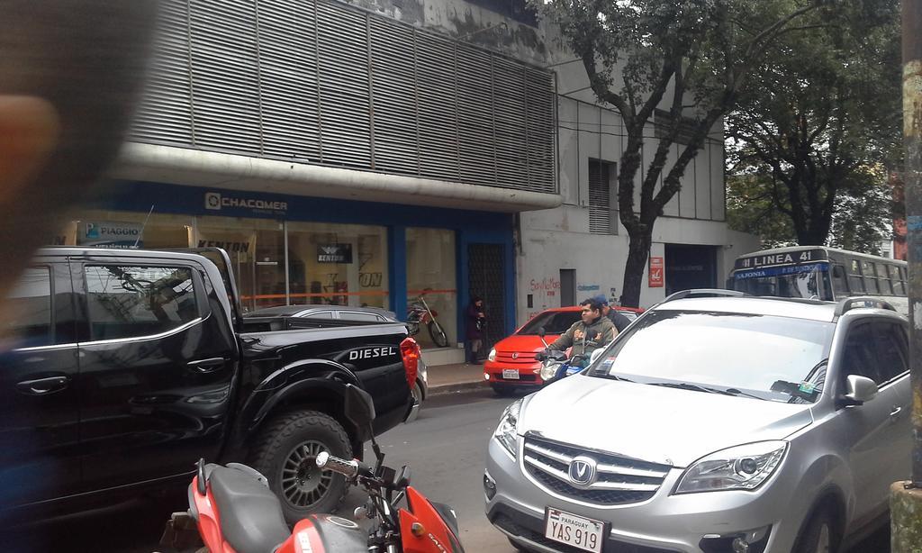 Estudio En El Centro De อะซุนซิออง ภายนอก รูปภาพ